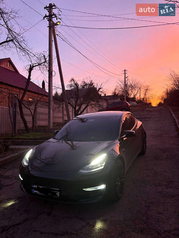 Седан Tesla Model 3 2019 в Дніпрі