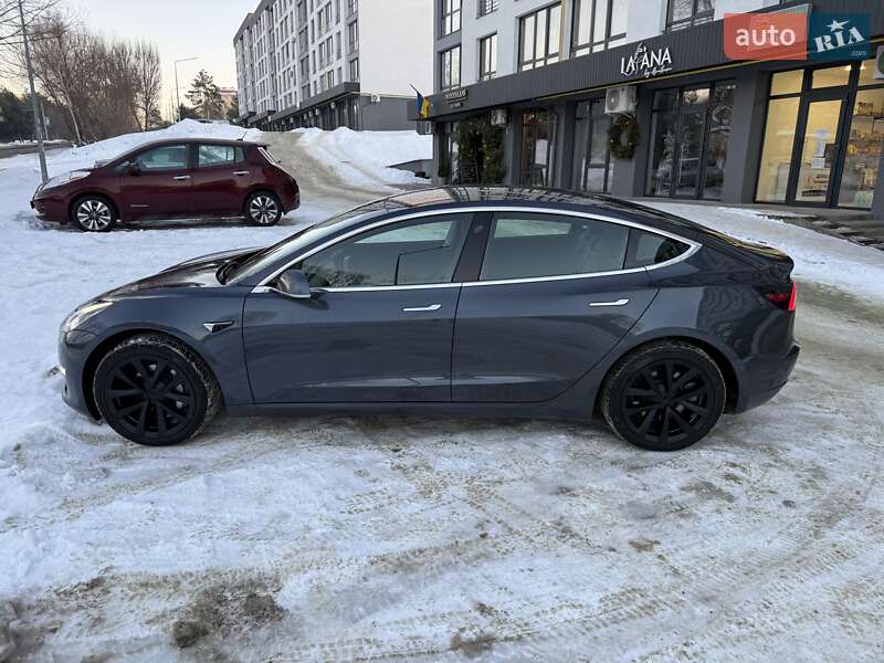 Седан Tesla Model 3 2019 в Львове
