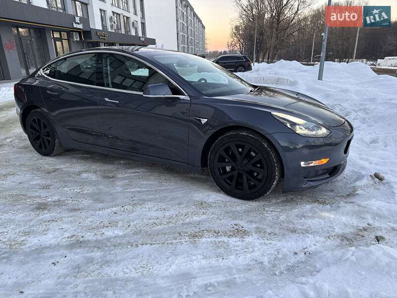 Седан Tesla Model 3 2019 в Львове