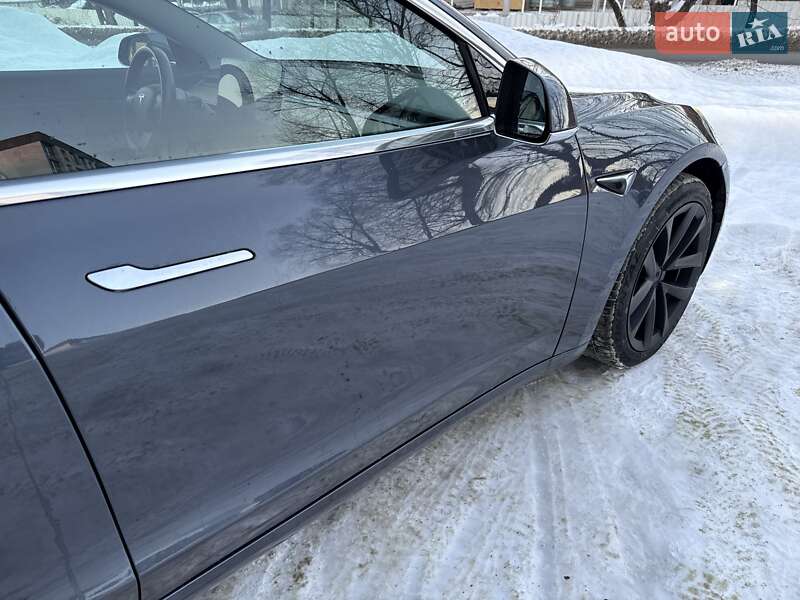 Седан Tesla Model 3 2019 в Львове