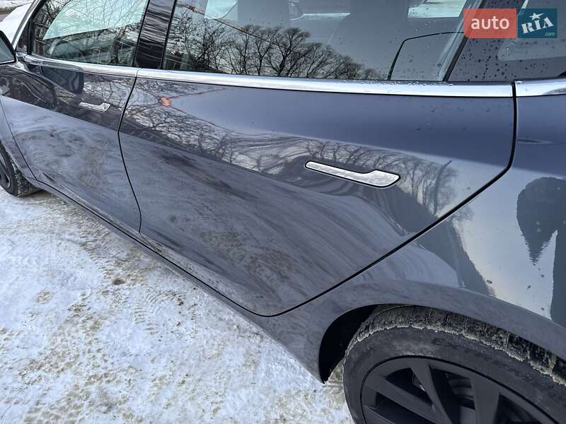 Седан Tesla Model 3 2019 в Львове