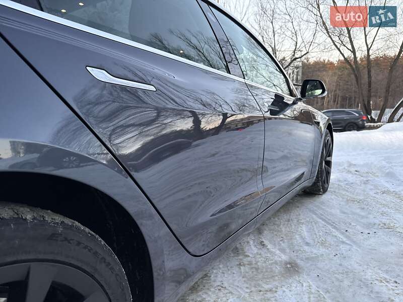 Седан Tesla Model 3 2019 в Львове