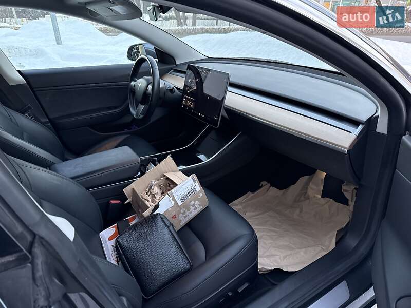 Седан Tesla Model 3 2019 в Львове