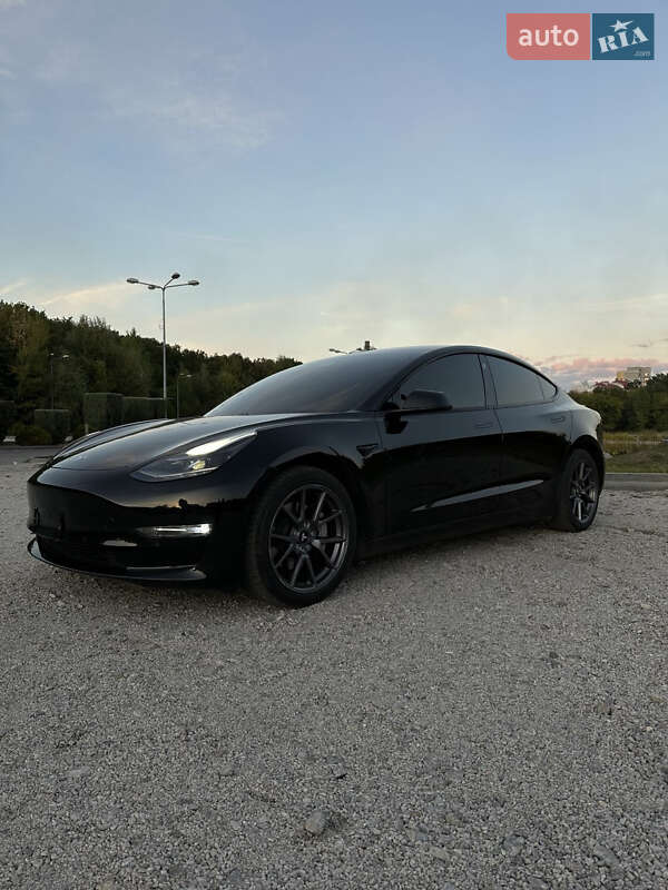 Седан Tesla Model 3 2021 в Дніпрі