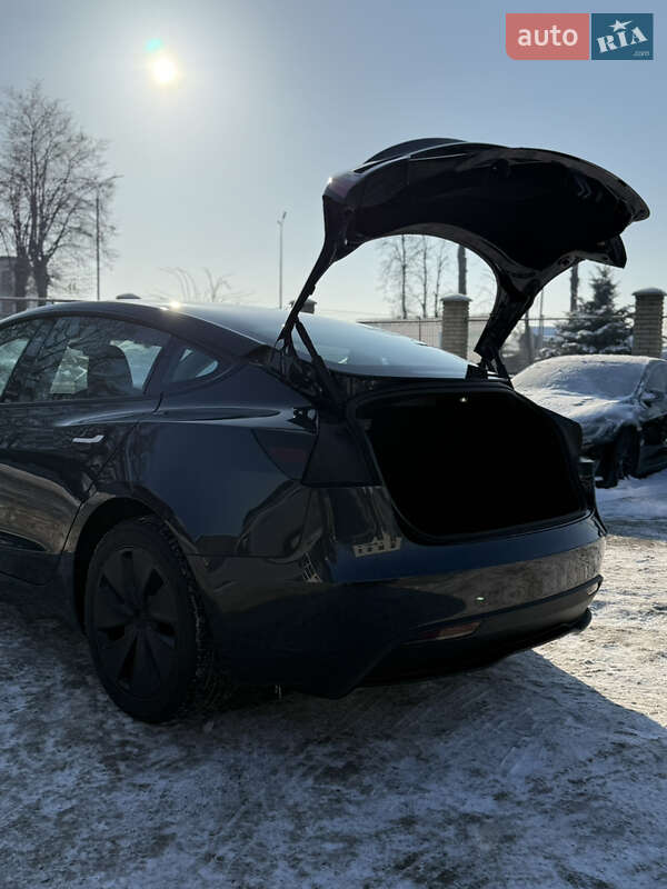 Седан Tesla Model 3 2024 в Вінниці