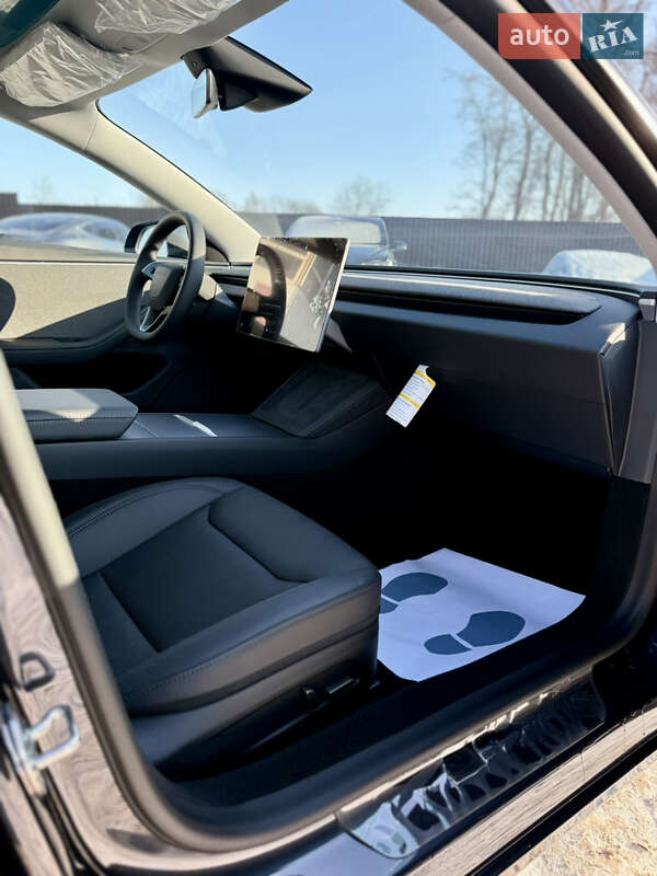 Седан Tesla Model 3 2024 в Вінниці