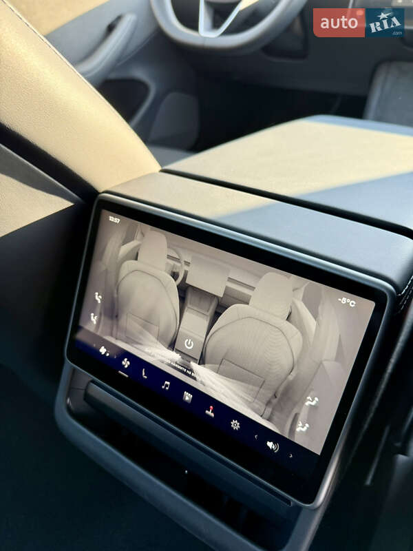 Седан Tesla Model 3 2024 в Вінниці