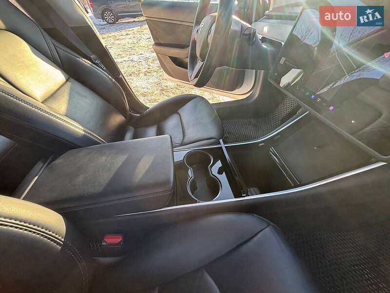 Седан Tesla Model 3 2019 в Ирпене