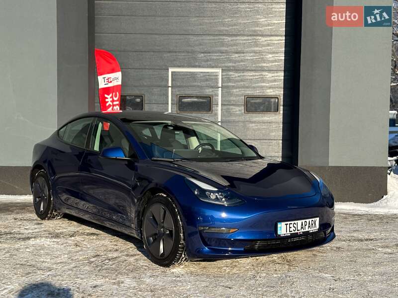 Седан Tesla Model 3 2022 в Киеве
