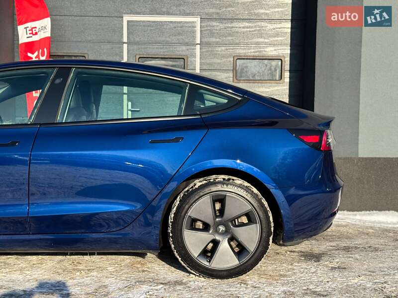 Седан Tesla Model 3 2022 в Киеве