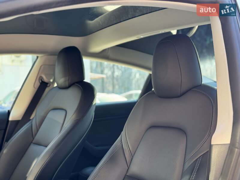 Седан Tesla Model 3 2022 в Киеве