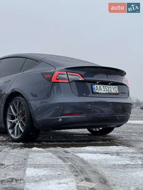 Седан Tesla Model 3 2022 в Киеве