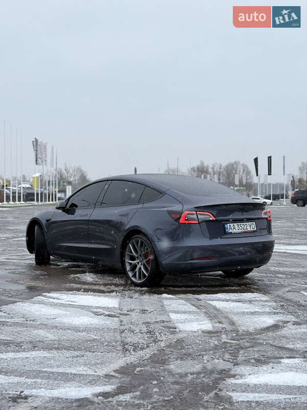 Седан Tesla Model 3 2022 в Киеве