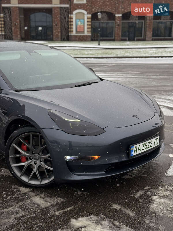 Седан Tesla Model 3 2022 в Киеве