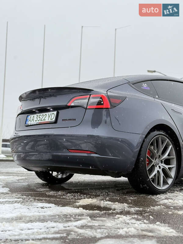 Седан Tesla Model 3 2022 в Киеве