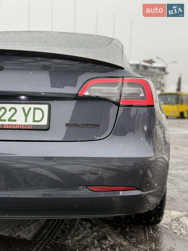 Седан Tesla Model 3 2022 в Киеве