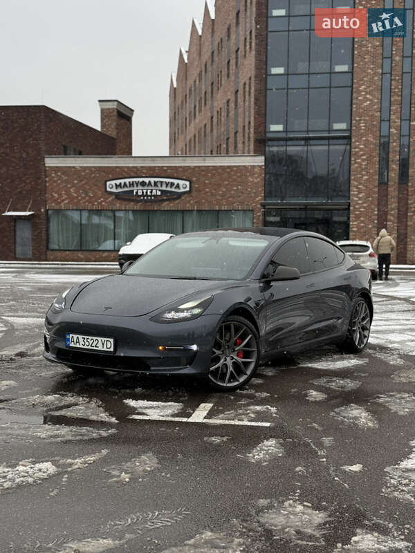 Седан Tesla Model 3 2022 в Киеве