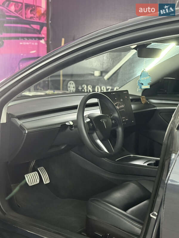 Седан Tesla Model 3 2022 в Киеве