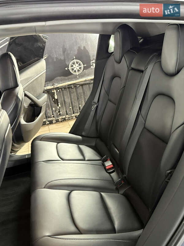 Седан Tesla Model 3 2022 в Киеве