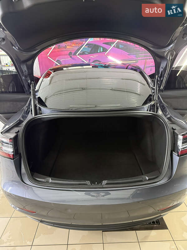 Седан Tesla Model 3 2022 в Киеве