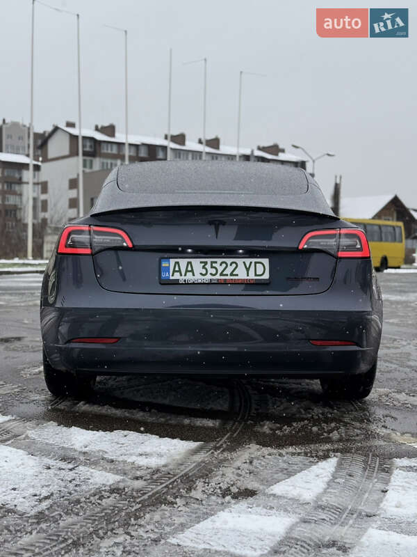Седан Tesla Model 3 2022 в Киеве