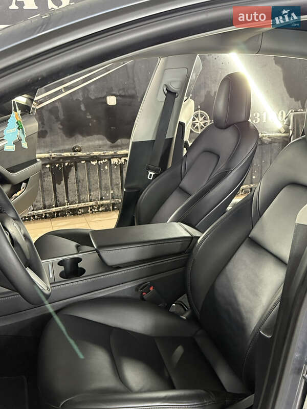 Седан Tesla Model 3 2022 в Киеве
