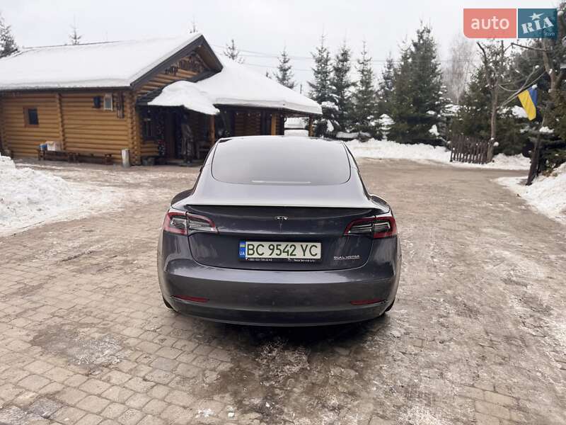 Седан Tesla Model 3 2022 в Львове