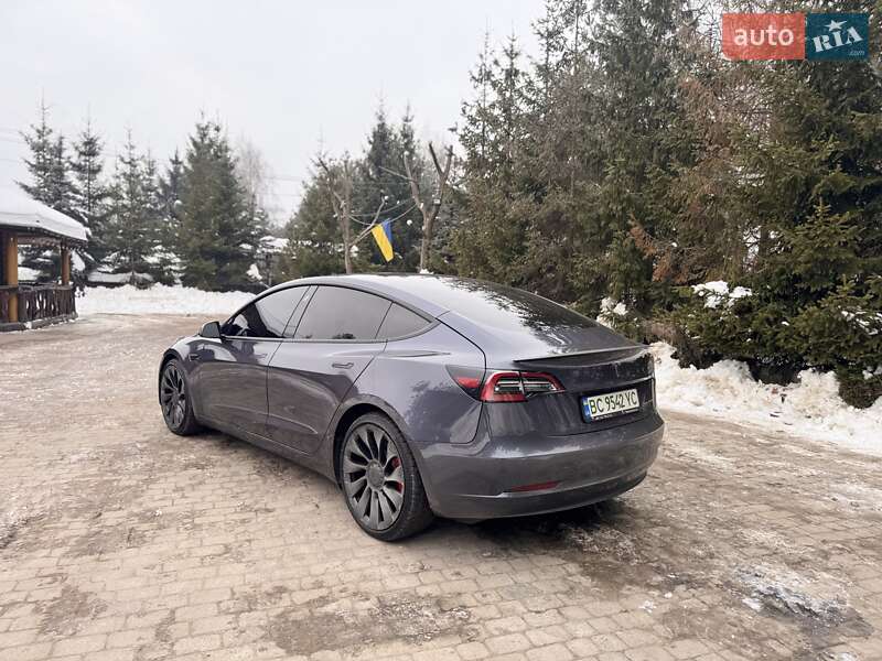 Седан Tesla Model 3 2022 в Львове