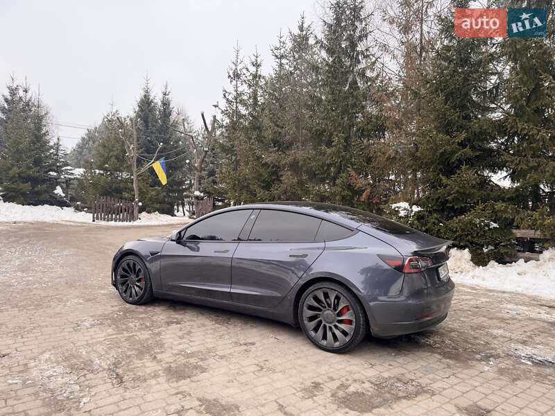 Седан Tesla Model 3 2022 в Львове