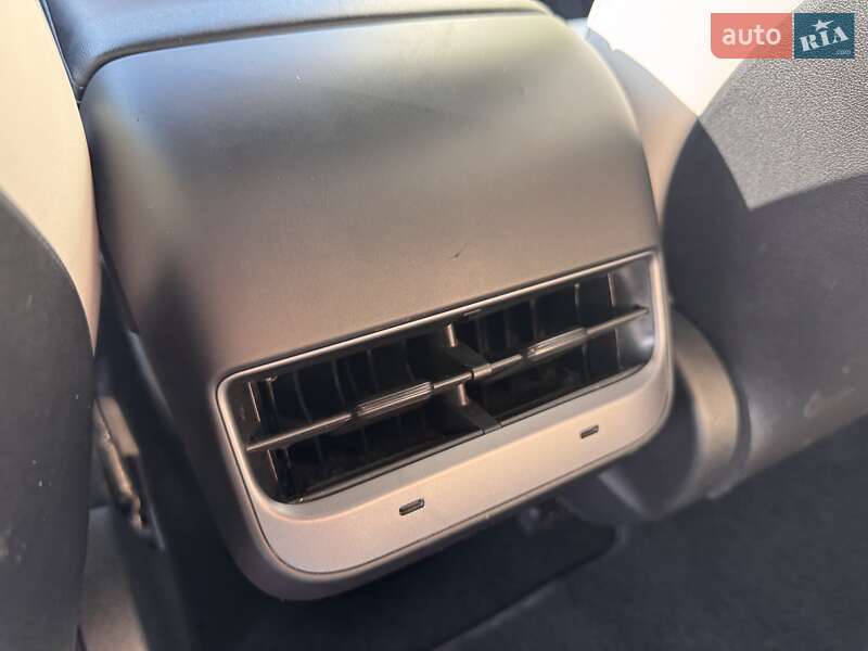 Седан Tesla Model 3 2022 в Львове