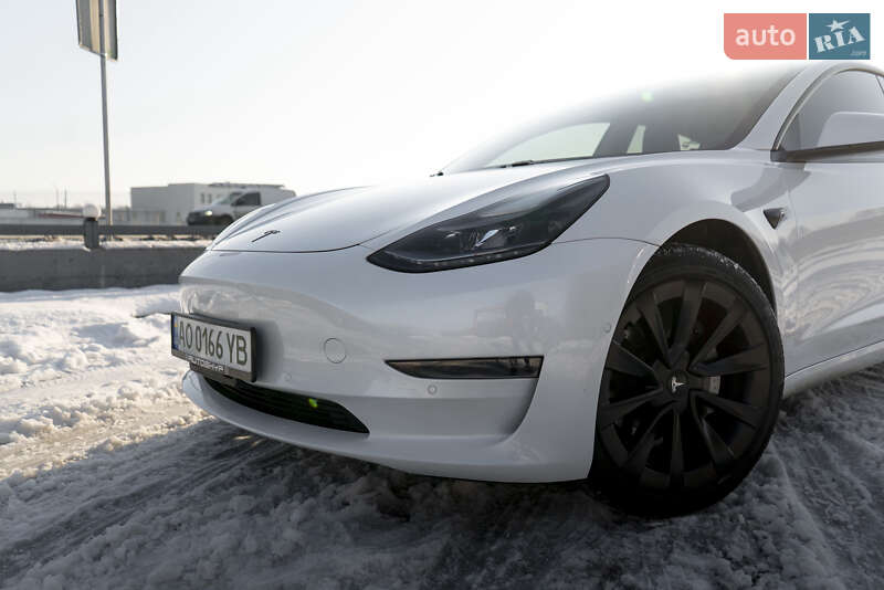 Седан Tesla Model 3 2021 в Ужгороді