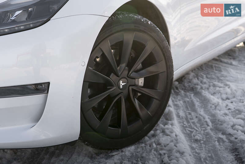 Седан Tesla Model 3 2021 в Ужгороді
