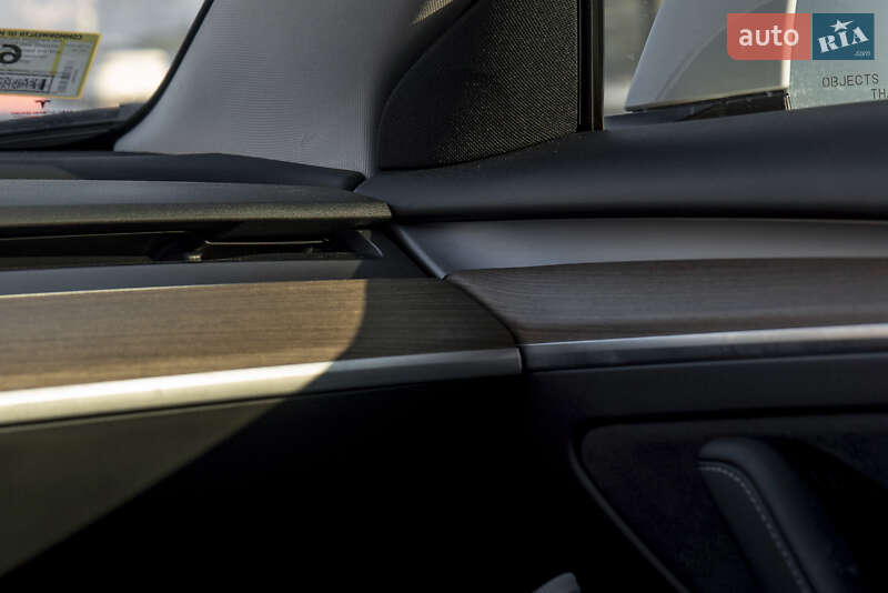 Седан Tesla Model 3 2021 в Ужгороді