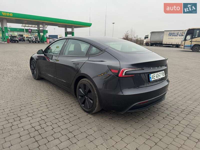 Седан Tesla Model 3 2024 в Новомосковську