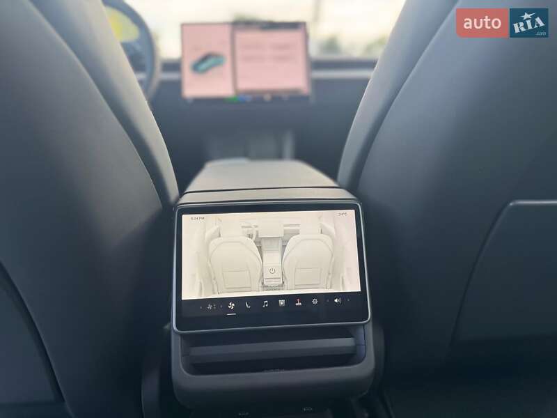 Седан Tesla Model 3 2024 в Новомосковську