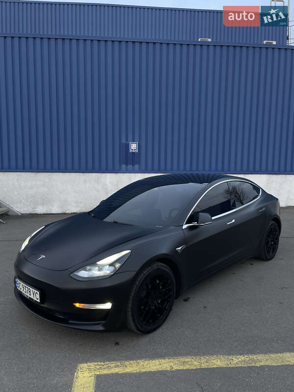 Седан Tesla Model 3 2020 в Львове