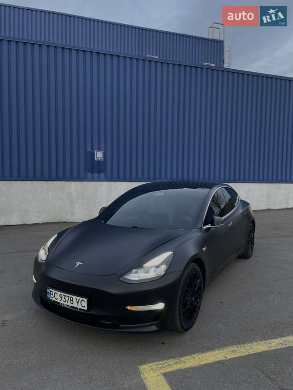 Седан Tesla Model 3 2020 в Львове