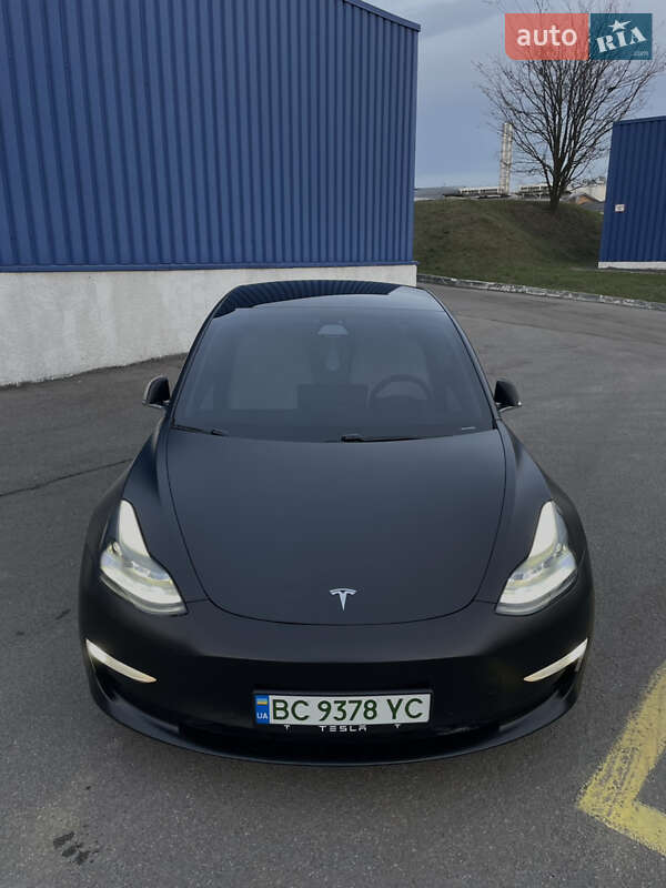 Седан Tesla Model 3 2020 в Львове