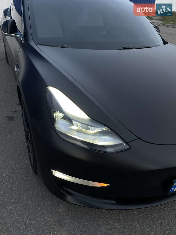 Седан Tesla Model 3 2020 в Львове