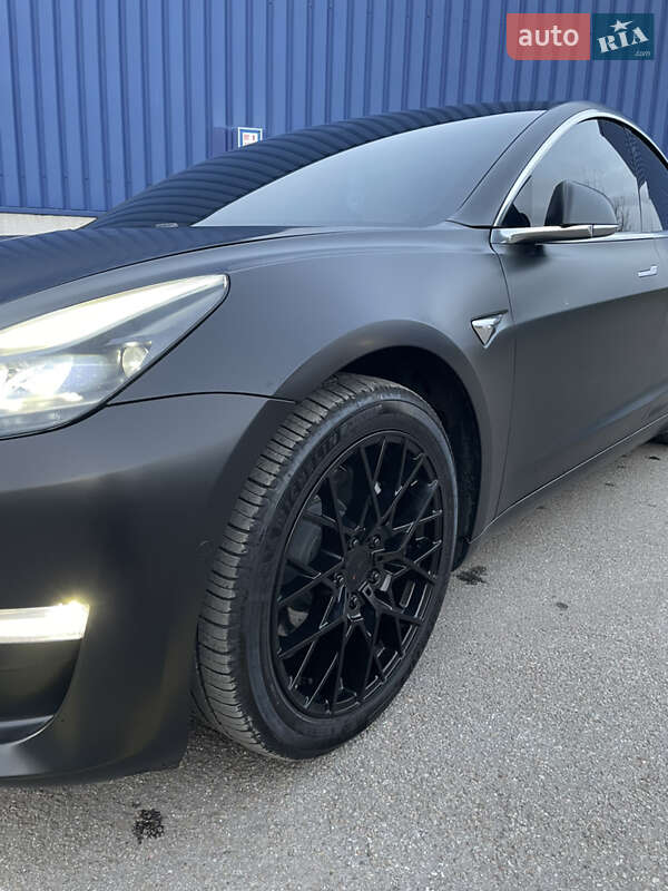 Седан Tesla Model 3 2020 в Львове