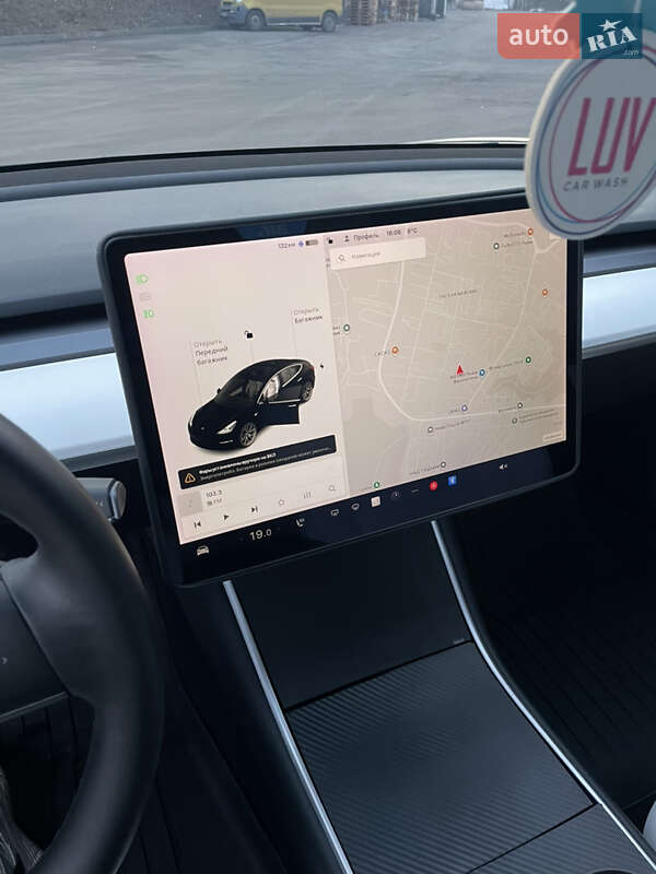 Седан Tesla Model 3 2020 в Львове