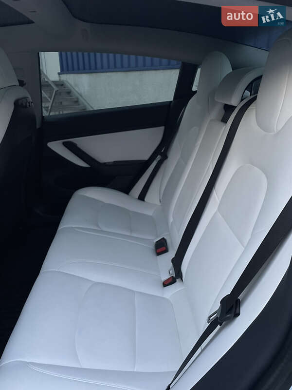 Седан Tesla Model 3 2020 в Львове