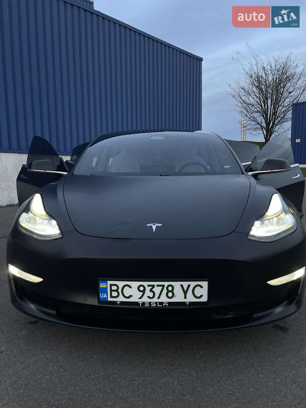 Седан Tesla Model 3 2020 в Львове