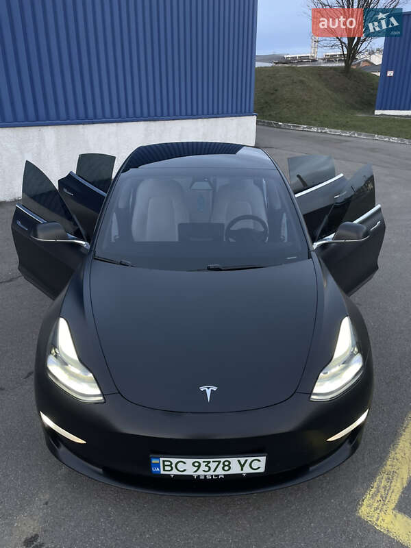 Седан Tesla Model 3 2020 в Львове