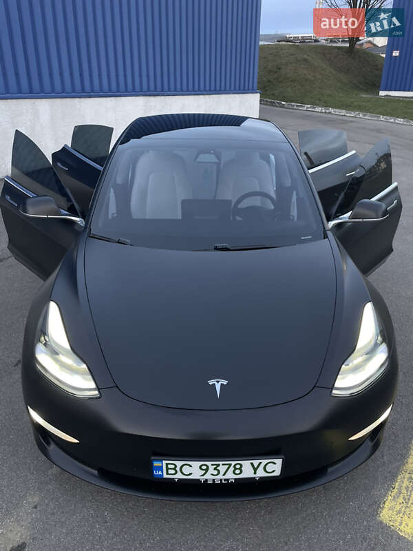 Седан Tesla Model 3 2020 в Львове