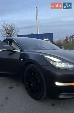 Седан Tesla Model 3 2020 в Львове
