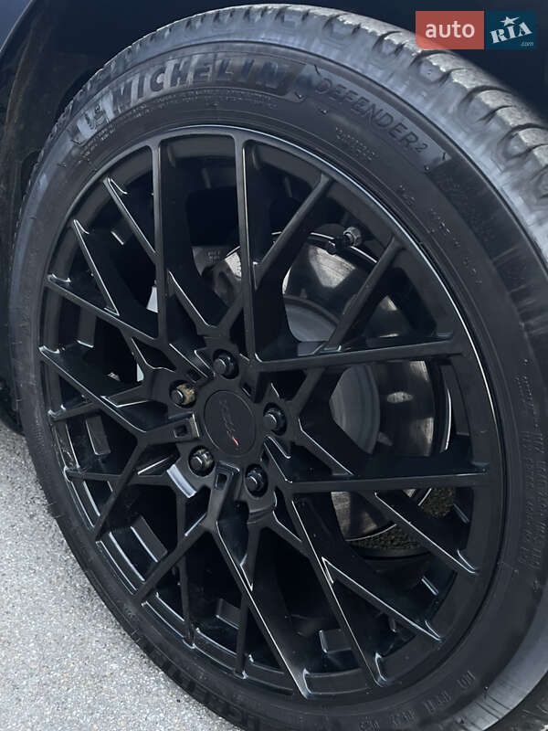 Седан Tesla Model 3 2020 в Львове