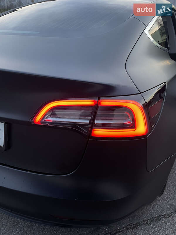 Седан Tesla Model 3 2020 в Львове