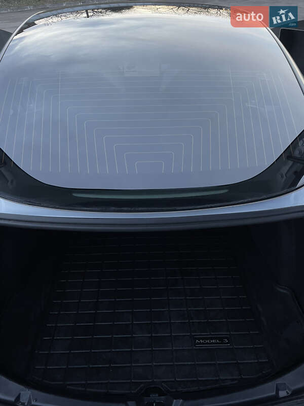 Седан Tesla Model 3 2020 в Львове