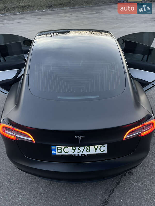 Седан Tesla Model 3 2020 в Львове